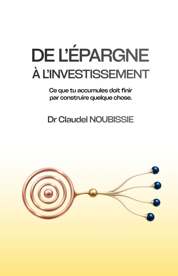 Première de couverture de « De l’épargne à l’investissement », Dr Claudel NOUBISSIE. Des flèches reliant une cible à plusieurs points, sur fond blanc et jaune.